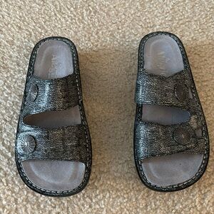 Alegria Slides with Velcro closure, Size 37 minimal wear
